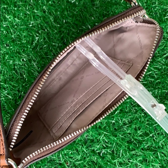 Michael Kors Jet Set Travel Large Top Zip Wristlet - Picture 10 of 16